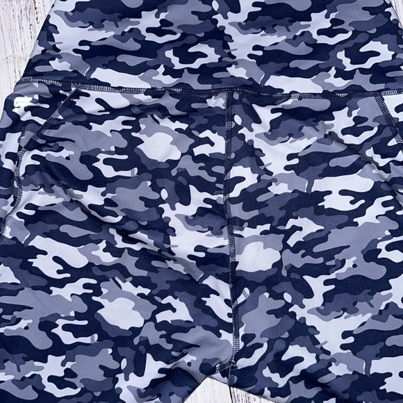 Fabletics Powerhold Blue Camo Large/Tall - Picture 7 of 9